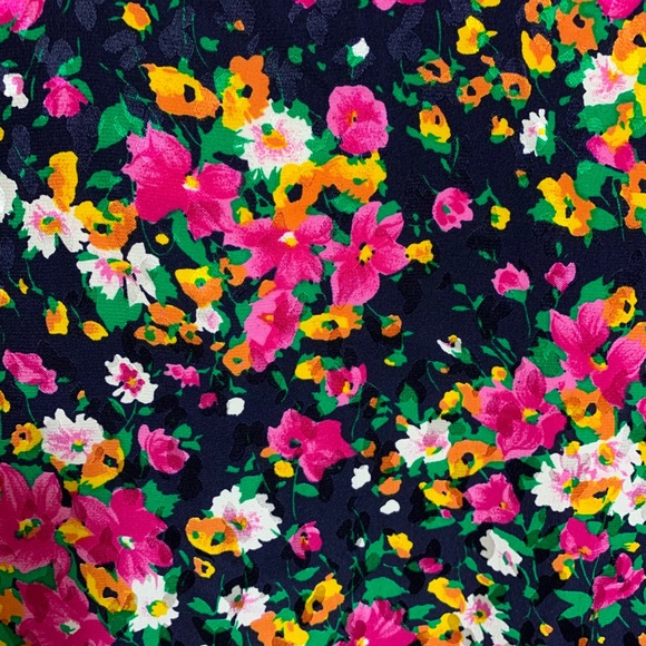 *SOLD* Saks Fifth Avenue LIHLI 100% Silk Floral Top USA - Picture 6 of 9